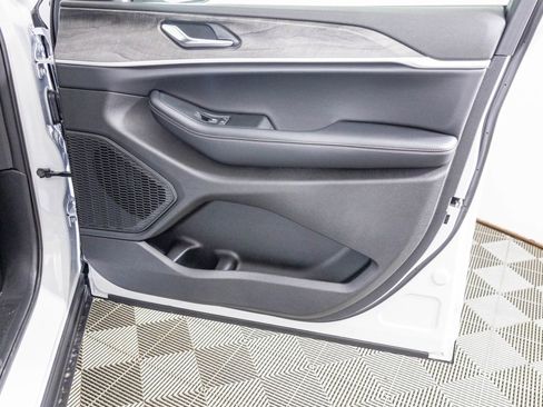 New 2025 Jeep Grand Cherokee L Limited w/ Black Appearance Package image 35