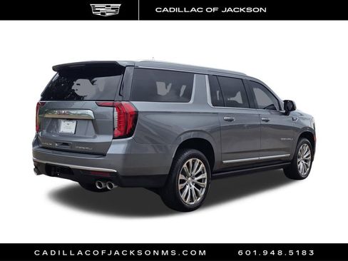 Used 2022 GMC Yukon XL Denali AWD/4WD image 5