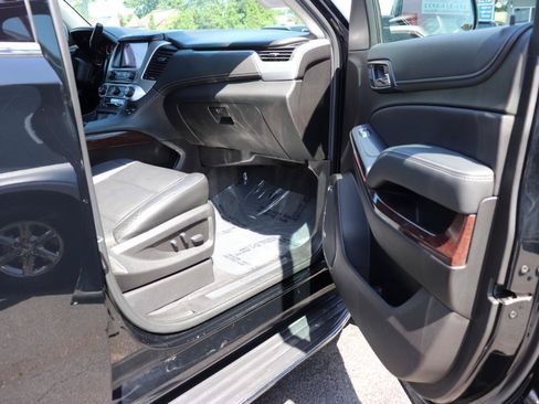 Used 2019 GMC Yukon XL SLT w/ Open Road Package AWD/4WD image 17