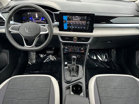 New 2026 Volkswagen Taos SE image 12