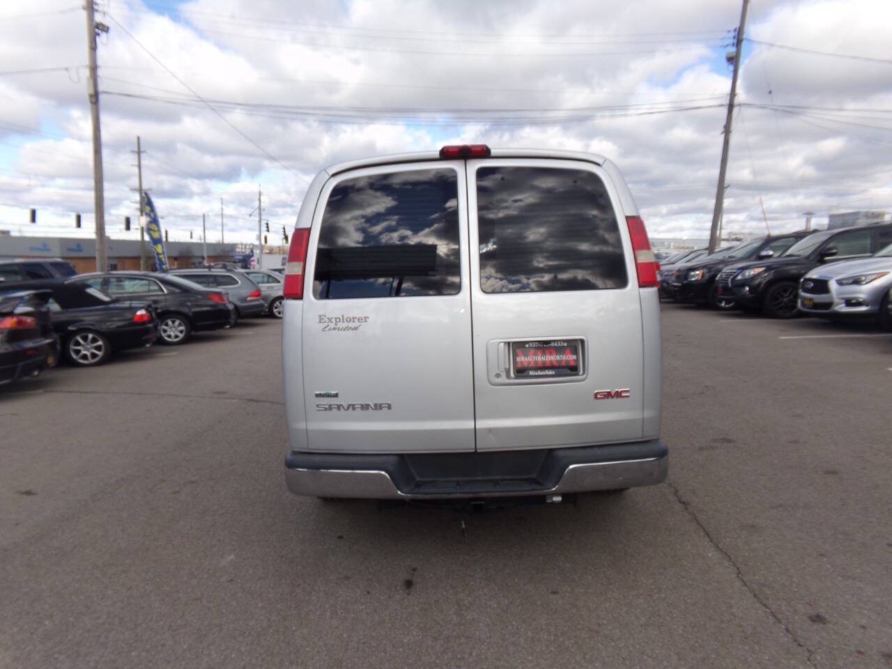 Used 2010 GMC Savana 1500 w/ Preferred Equipment Group RWD image 4