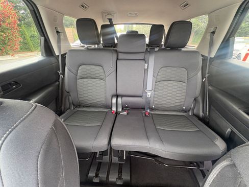 Used 2025 Nissan Pathfinder SV image 41