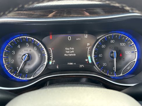 Used 2023 Chrysler Pacifica Limited image 13