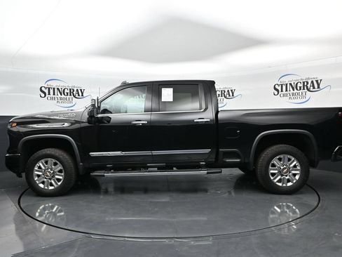 Used 2024 Chevrolet Silverado 2500 High Country w/ High Country Premium Package AWD/4WD image 10