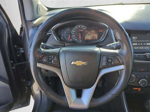 Used 2017 Chevrolet Trax LT w/ LT Convenience Package image 11