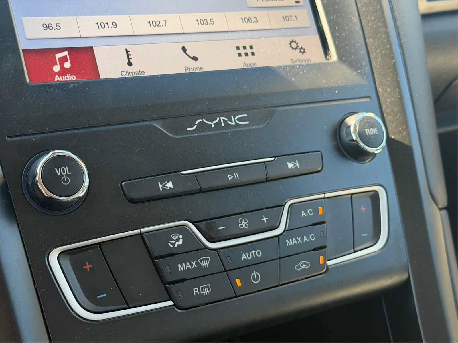 Used 2019 Ford Fusion SE w/ Equipment Group 151A FWD image 19
