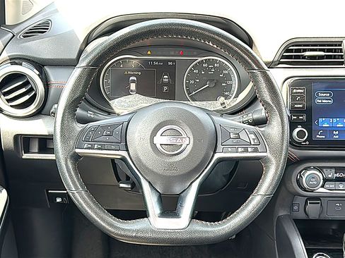 Used 2025 Nissan Versa SR FWD image 21