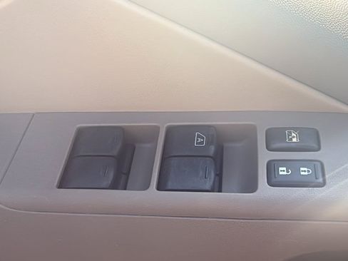 Used 2012 Nissan Frontier SL w/ Moonroof Pkg RWD image 16