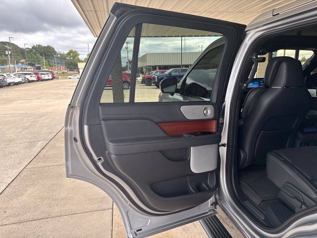 Used 2024 Lincoln Navigator Reserve AWD/4WD image 21
