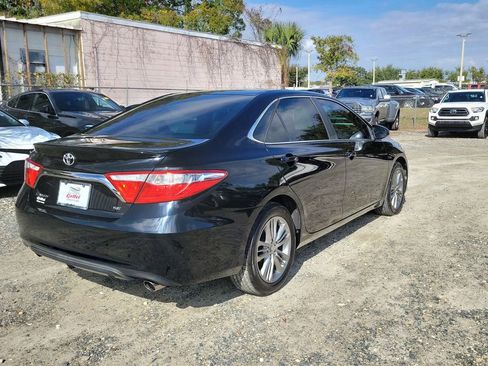 Used 2015 Toyota Camry SE image 3