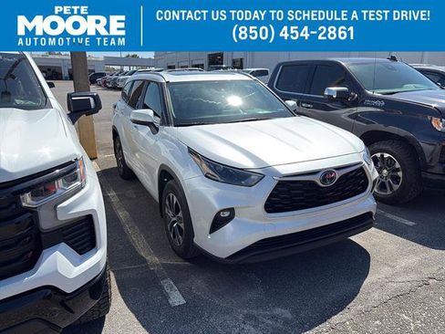 Used 2024 Toyota Highlander XLE image 1