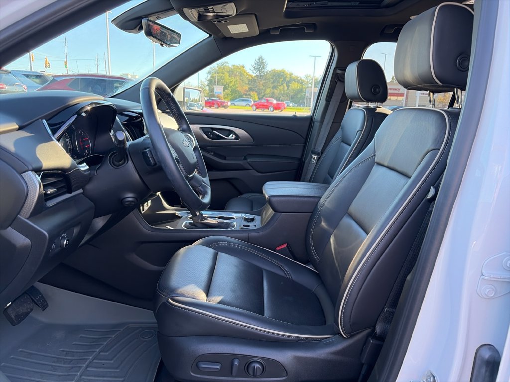 Used 2023 Chevrolet Traverse Premier AWD/4WD image 17