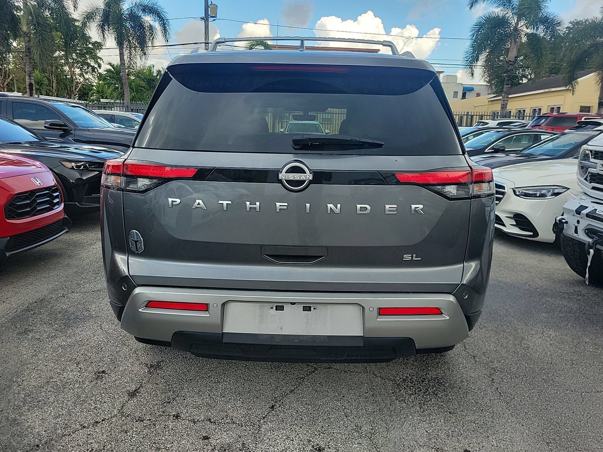 Used 2024 Nissan Pathfinder SL FWD image 9