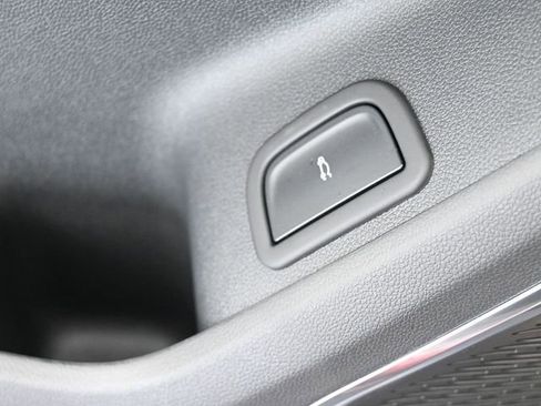 New 2026 Chevrolet Traverse RS image 38