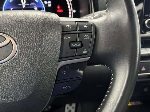 Used 2025 Toyota Camry SE image 28