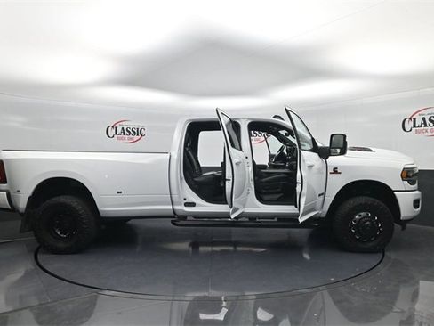 Used 2024 RAM 3500 Laramie w/ Night Edition image 30