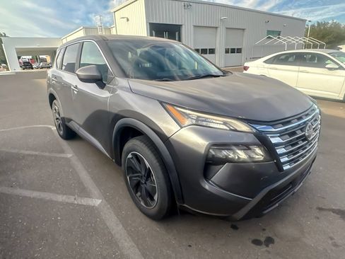 Used 2024 Nissan Rogue SV FWD image 1