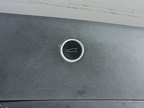 Used 2018 Tesla Model X 75D AWD/4WD image 29