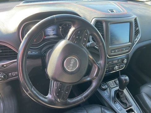 Used 2019 Jeep Cherokee Trailhawk image 14