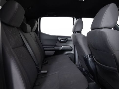 Used 2017 Toyota Tacoma TRD Sport w/ Tow Package (A/T) image 21