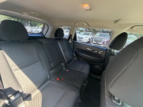 Used 2017 Nissan Rogue S FWD image 12