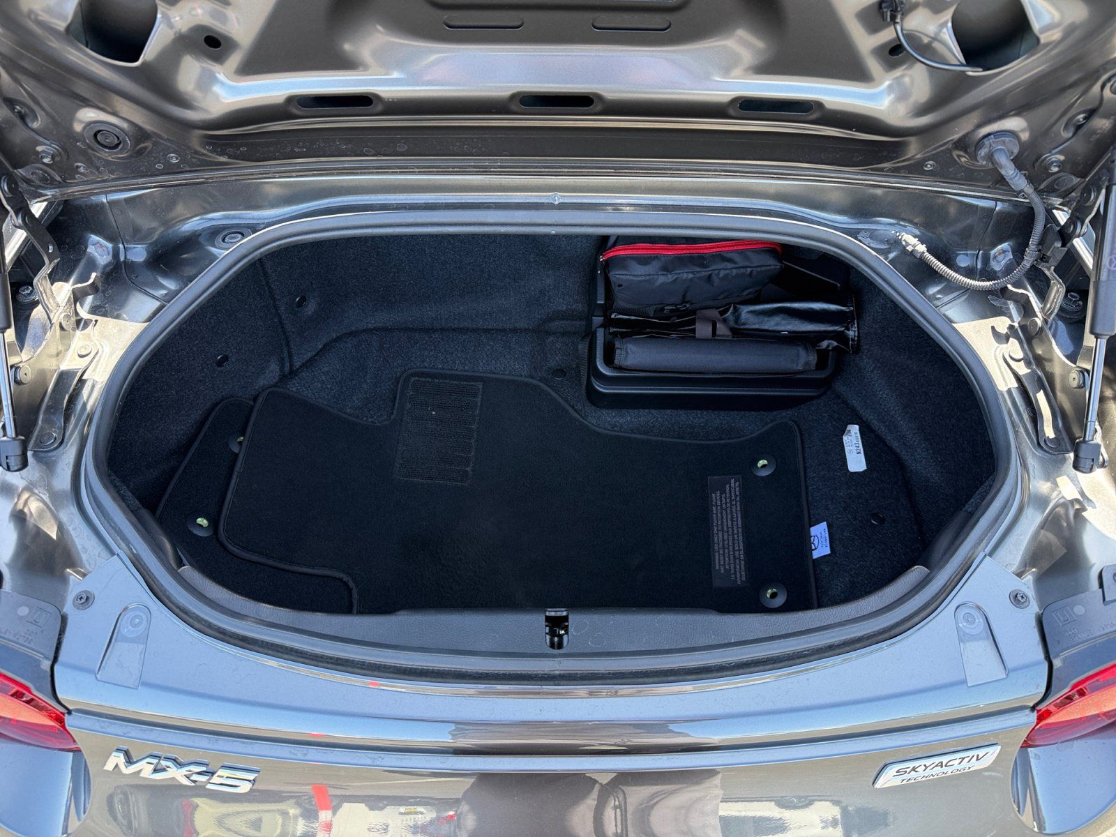 Used 2017 MAZDA MX-5 Miata RF Grand Touring RWD image 17