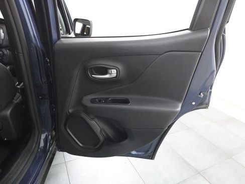 Used 2023 Jeep Renegade Latitude AWD/4WD image 27