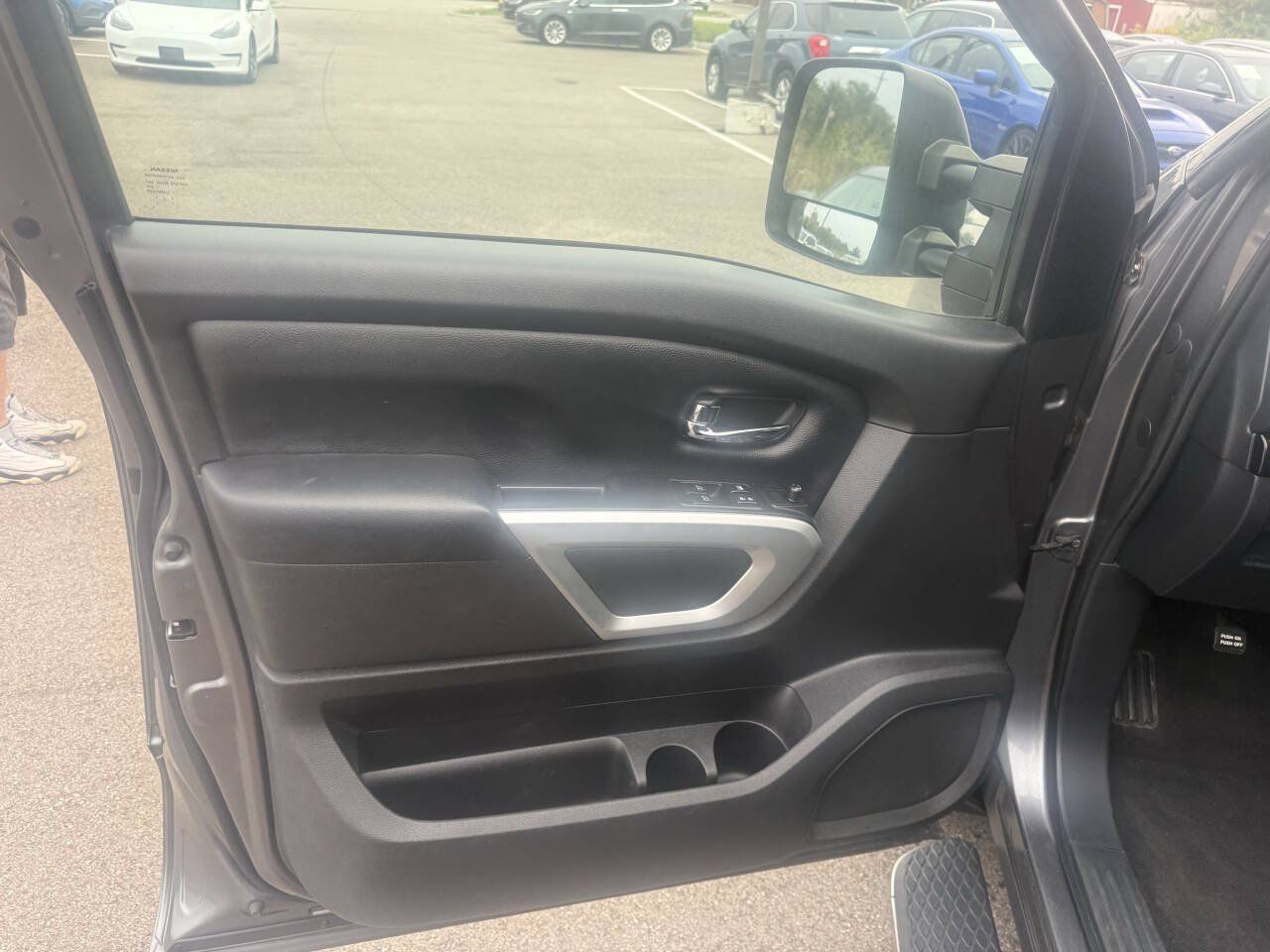 Used 2017 Nissan Titan SV RWD image 18