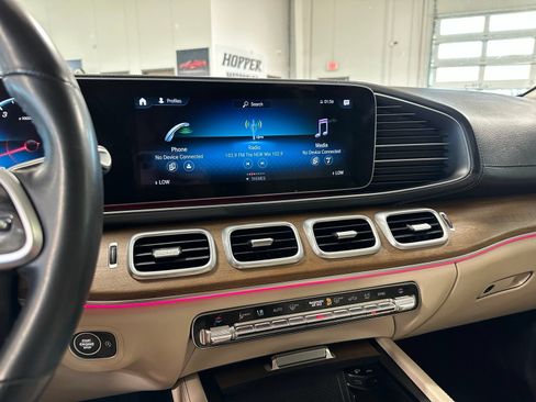 Used 2021 Mercedes-Benz GLS 450 4MATIC image 23