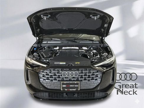 Used 2025 Audi Q5 Premium w/ Convenience Package image 18