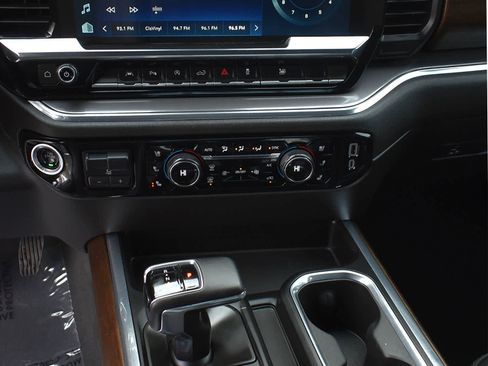 Used 2024 Chevrolet Silverado 1500 High Country image 17