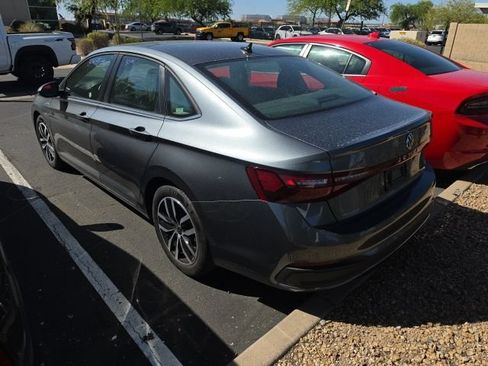 Used 2025 Volkswagen Jetta SE FWD image 2