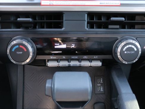 Used 2025 Toyota Tacoma SR5 AWD/4WD image 22