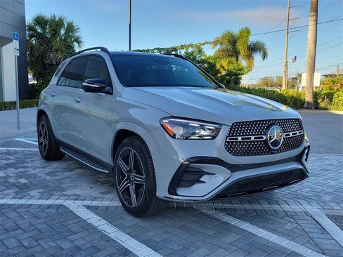 Used 2025 Mercedes-Benz GLE 450e 4MATIC image 7