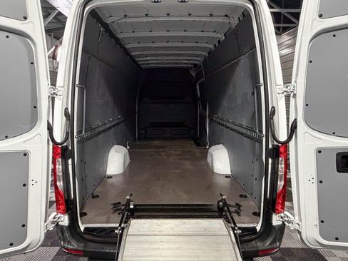 Used 2021 Mercedes-Benz Sprinter 2500 image 13