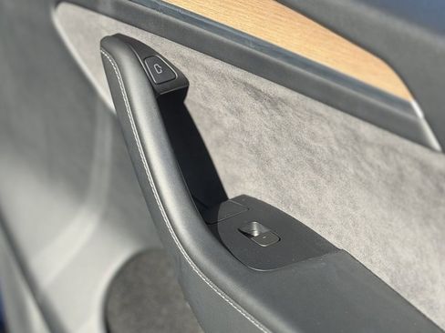 Used 2024 Tesla Model Y Long Range image 37