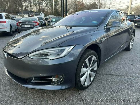 Used 2020 Tesla Model S Long Range Plus image 10