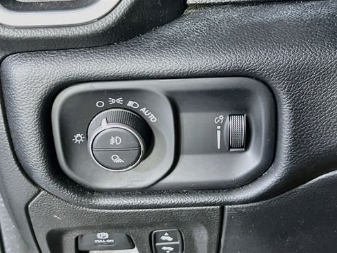 Used 2022 RAM 1500 Big Horn w/ Night Edition AWD/4WD image 10