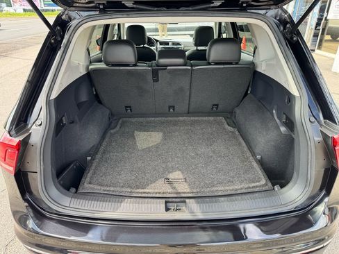 Used 2018 Volkswagen Tiguan SE w/ Panoramic Sunroof Package image 39
