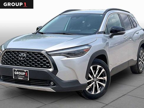 Used 2025 Toyota Corolla Cross XLE FWD image 1