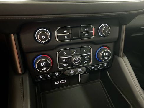 Used 2023 Chevrolet Tahoe High Country AWD/4WD image 17