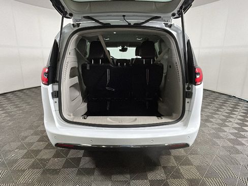 Used 2024 Chrysler Pacifica Touring-L FWD image 26
