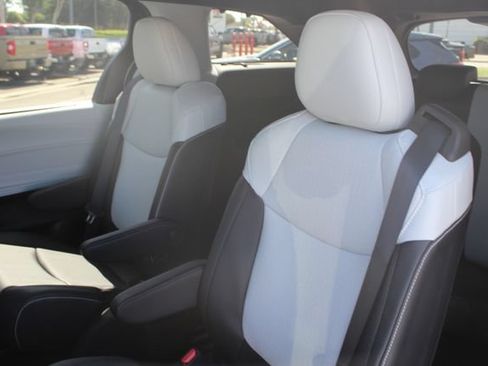 Certified 2026 Toyota Sienna XSE FWD image 30