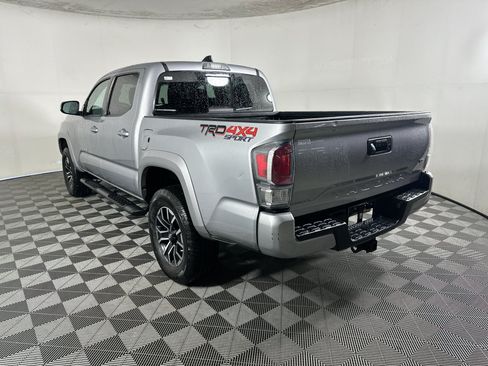 Used 2020 Toyota Tacoma TRD Sport AWD/4WD image 5