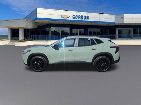 Used 2025 Chevrolet Trax ACTIV FWD image 2