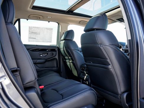 New 2025 Honda Pilot Touring image 13