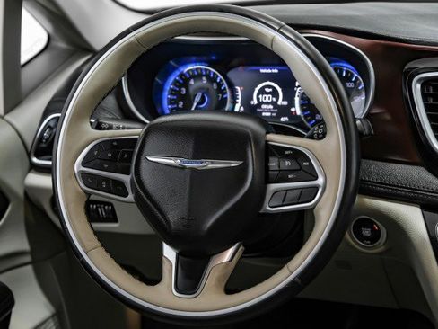 Used 2020 Chrysler Pacifica Limited image 13