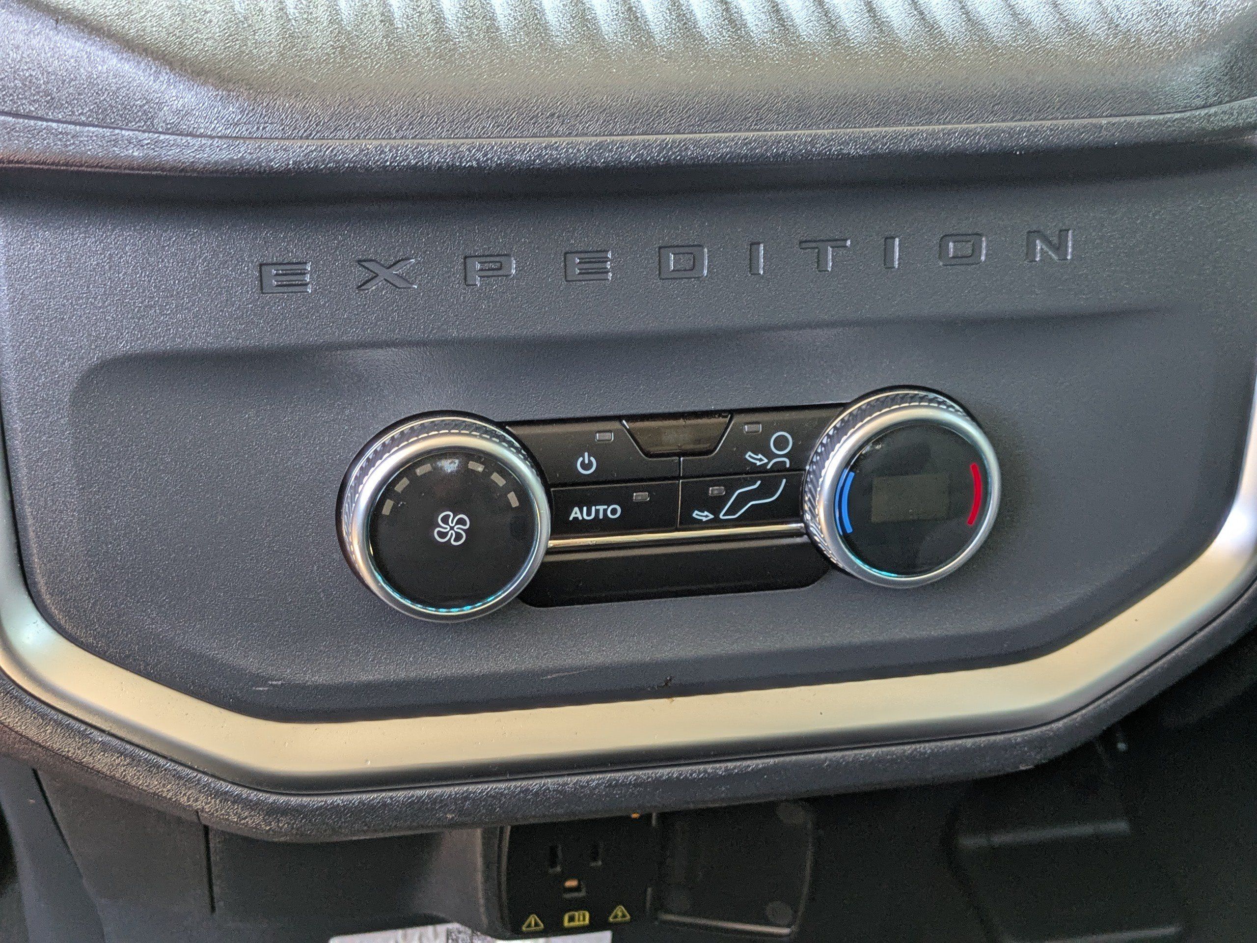 Used 2025 Ford Expedition Active AWD/4WD image 13