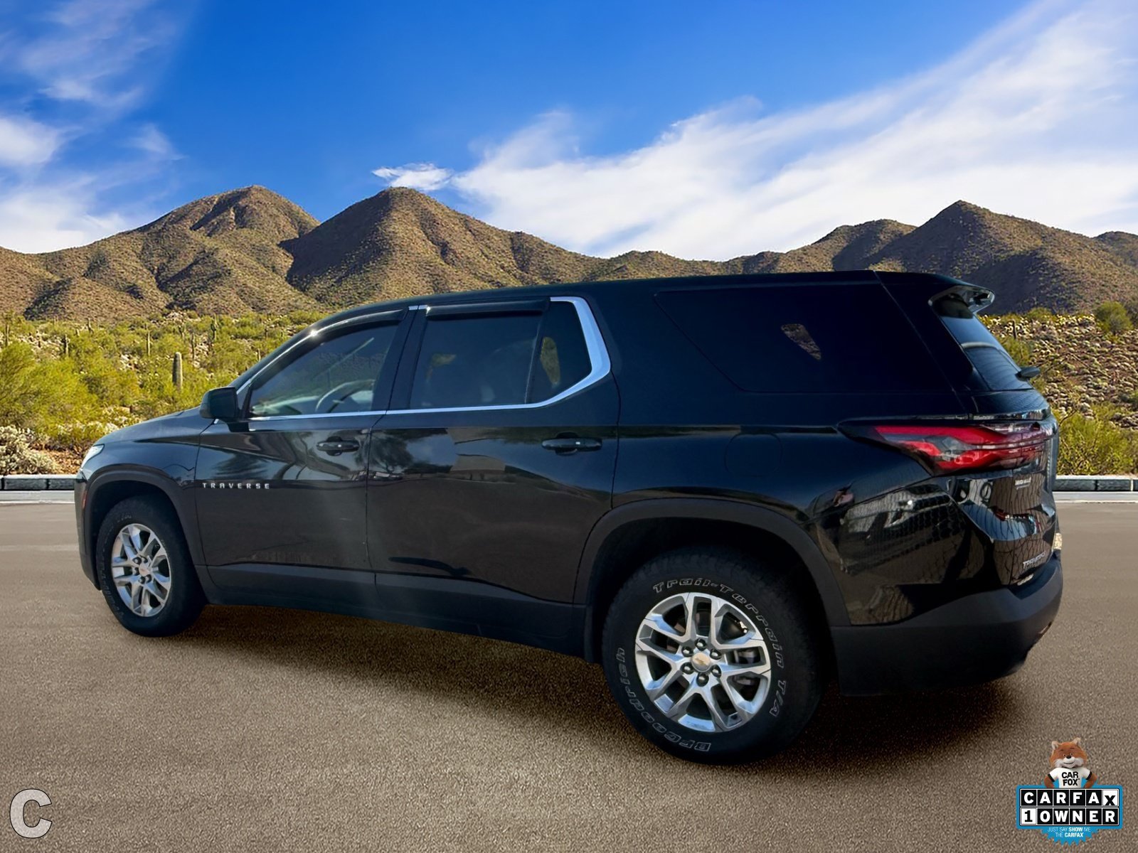 Used 2023 Chevrolet Traverse LS FWD image 3