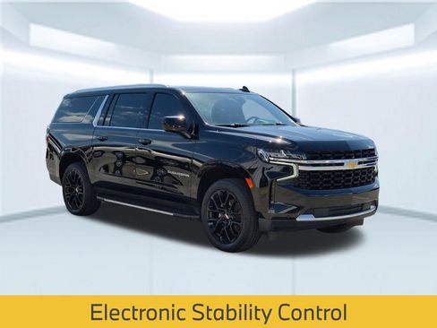 Used 2023 Chevrolet Suburban LS RWD image 9
